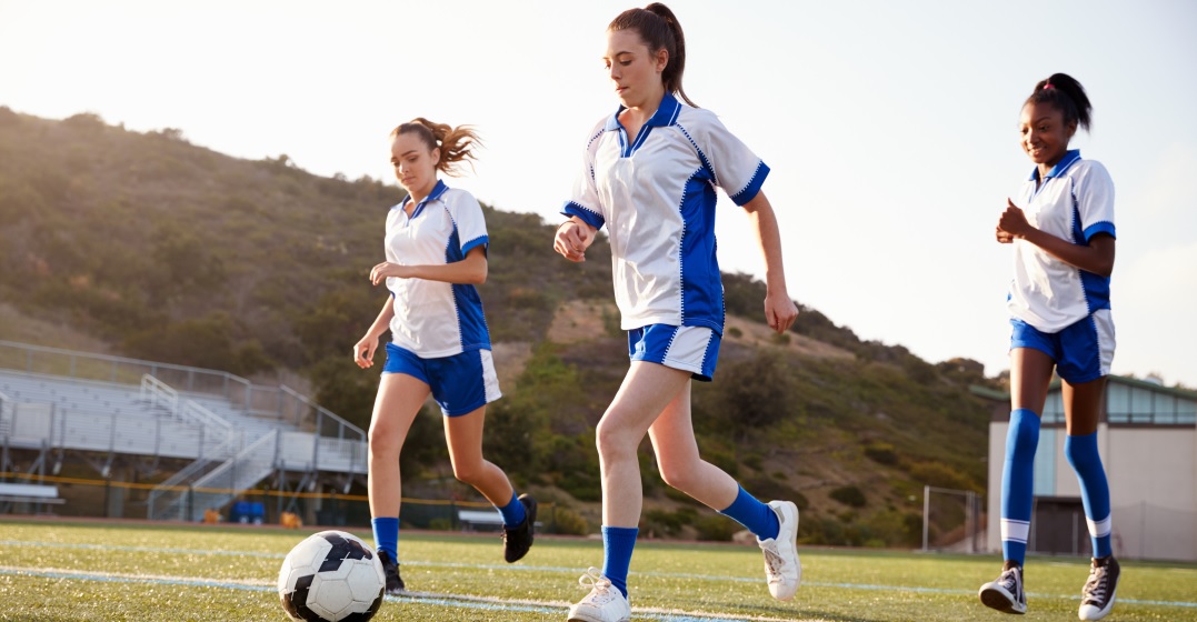 简直令人叹为观止，11年前的今天，拉姆塞打进了欧冠历史上最伟大的进球之一